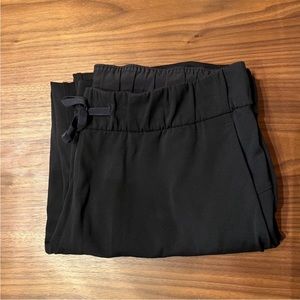 Lululemon on the fly pants size 10 in black